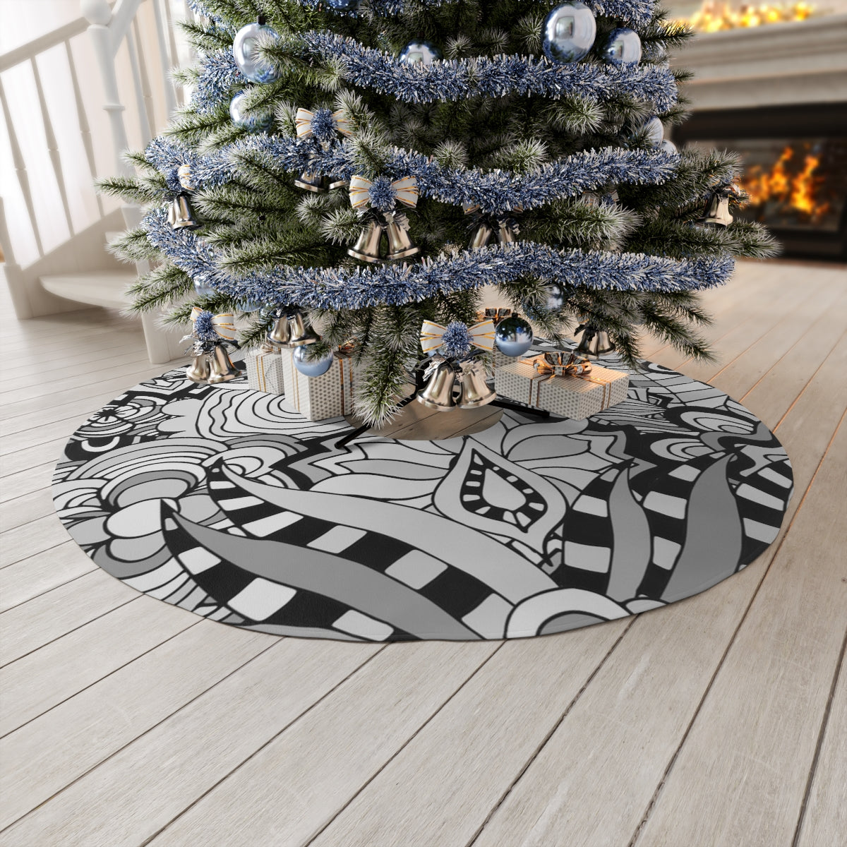 BW Abstract Round Tree Skirt